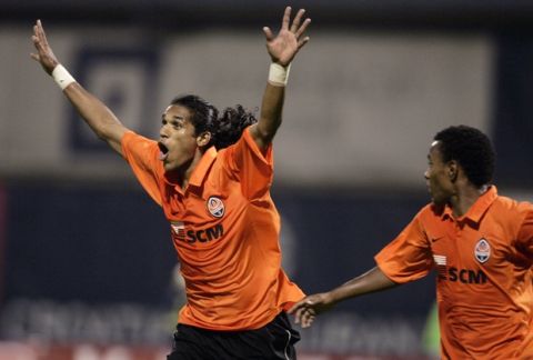 Brandao, left, and Willian of Shakhtar Donetsk celebrate after scoring against Dinamo Zagreb during the  Champions League third qualifying round second leg soccer match in Zagreb, Croatia, Wednesday, Aug. 27, 2008. (AP Photo/Darko Bandic)
