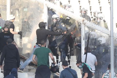 Τελικός Κυπέλλου Ελλάδας Λουξ 2022, Παναθηναϊκός - ΠΑΟΚ: Μάχες σώμα με σώμα οπαδών των πρασίνων και αστυνομίας