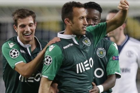 Sporting's Jefferson Nascimento celebrates after scoring his side's 2nd goal  during a Champions League Group G soccer match between Sporting and Schalke 04 at Sporting's Alvalade stadium, in Lisbon, Wednesday, Nov. 5, 2014. (AP Photo/Francisco Seco) 