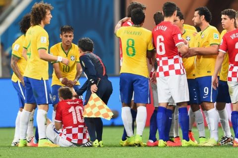 SAO PAULO, BRAZIL - JUNE 12:  Neymar of Brazil helps Luka Modric of Croatia to his feet during the 2014 FIFA World Cup Brazil Group A match between Brazil and Croatia at Arena de Sao Paulo on June 12, 2014 in Sao Paulo, Brazil.  (Photo by Buda Mendes/Getty Images)
