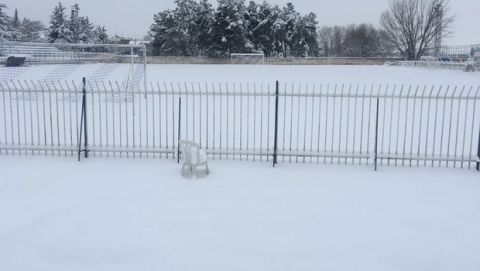 Football League: Τυλιγμένα στα χιόνια τα γήπεδα (PHOTOS)