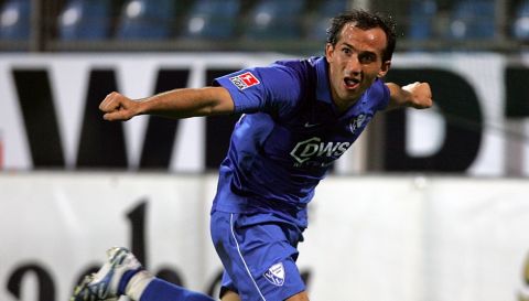 Bochum's Theofanis Gekas from Greece celebrates after scoring during the German Soccer Cup (DFB-Pokal) match between VfL Bochum and second division club Karlsruher SC at the 'rewirpowerStadion' stadium in Bochum, western Germany, Tuesday Oct. 24, 2006. (AP Photo/Frank Augstein) 