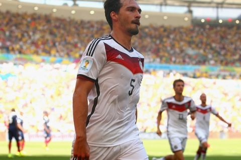 RIO DE JANEIRO, BRAZIL - JULY 04:  Mats Hummels of Germany celebrates scoring his team's first goal during the 2014 FIFA World Cup Brazil Quarter Final match between France and Germany at Maracana on July 4, 2014 in Rio de Janeiro, Brazil.  (Photo by Julian Finney/Getty Images)