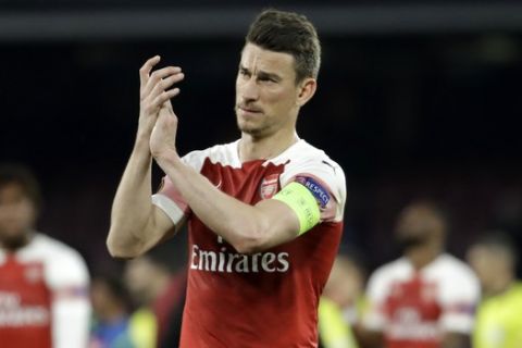 Arsenal's Laurent Koscielny applauds after the Europa League second leg quarterfinal soccer match between Napoli and Arsenal at San Paolo stadium in Naples, Italy, Thursday, April 18, 2019. Arsenal won 1-0. (AP Photo/Luca Bruno)