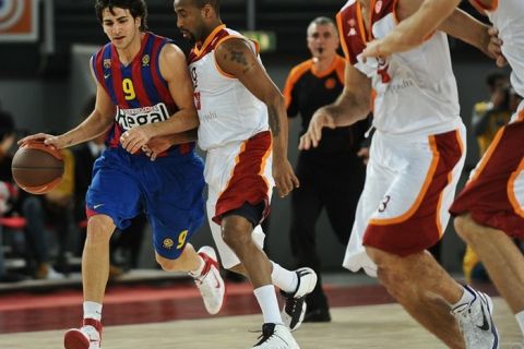 Regal FC Barcelona's guard Ricard Rubio Vives  (L) vies for the ball with Virtus Lottomatica US forward Darius Washington  during their basketball Euroleague group F, game 4, in Rome's Palalottomatica, on February 17, 2011. AFP PHOTO / ANDREAS SOLARO (Photo credit should read ANDREAS SOLARO/AFP/Getty Images)