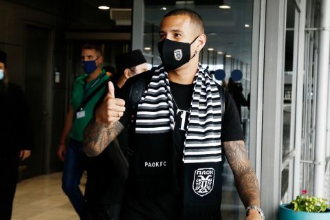 Ο Σίντκλεϊ Φερέιρα κατά την άφιξη του στη Θεσσαλονίκη για λογαριασμό του ΠΑΟΚ | 26 Αυγούστου 2021