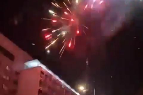 Φίλοι της Αϊντχόφεν έριξαν πυροτεχνήματα έξω από το ξενονδοχείο της Μπενφίκα