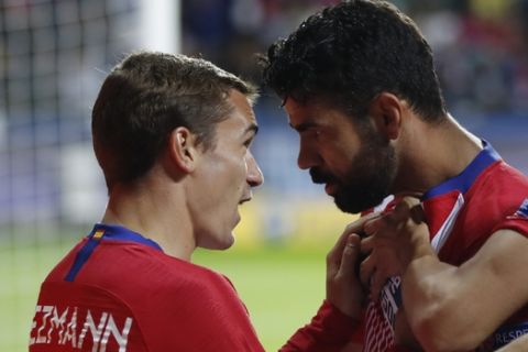 Atletico's Diego Costa, right, celebrates with teammate Antoine Griezmann, left, after scoring his sides first goal during the UEFA Super Cup final soccer match between Real Madrid and Atletico Madrid at the Lillekula Stadium in Tallinn, Estonia, Wednesday, Aug. 15, 2018. (AP Photo/Pavel Golovkin)