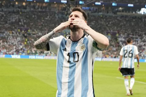 Ο Λιονέλ Μέσι πανηγυρίζει το γκολ με την Αργεντινή