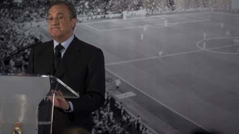 Real Madrid's President Florentino Perez pauses during a press conference at the Santiago Bernabeu stadium in Madrid, Monday May 20, 2013. Real Madrid coach Jose Mourinho will leave at the end of the season after three years at the Spanish club. Perez announced at a news conference on Monday that a mutual agreement was struck to "finish the contract" after a board meeting earlier in the day. (AP Photo/Paul White)