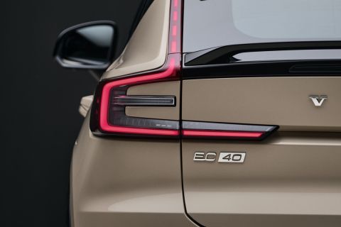 Volvo_EC40