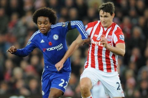 Chelseas Willian, left, and Stokes Philipp Wollscheid battle fro the ball during the English Premier League soccer match between Stoke City and Chelsea at the Britannia Stadium, Stoke on Trent, England, Saturday, Nov. 7, 2015. (AP Photo/Rui Vieira)