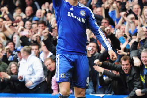 LONDON, ENGLAND - APRIL 29:  Fernando Torres of Chelsea celebrates as he scores their fifth goal and completes his hat trick during the Barclays Premier League match between Chelsea and Queens Park Rangers at Stamford Bridge on April 29, 2012 in London, England.  (Photo by Shaun Botterill/Getty Images)