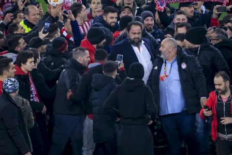 Ολυμπιακός - Μίλαν: Έτσι έζησε ο Βαγγέλης Μαρινάκης τη μεγαλειώδη πρόκριση