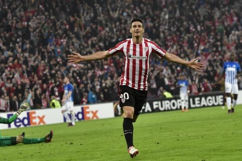 Athletic Bilbao's Aritz Aduriz,  celebrates his goal  during the Europa League Group F soccer match between Athletic Bilbao and Genk, at  the San Mames stadium, in Bilbao, northern Spain, Thursday, Nov. 3, 2016. (AP Photo/Alvaro Barrientos)