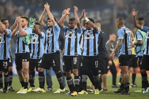 Players of Brazil's Gremio acknowledge their supporters at the end of a first leg Copa Libertadores final soccer match against Argentina's Lanus, in Porto Alegre, Brazil, Wednesday, Nov. 22, 2017. Gremio won 1-0. (AP Photo/Wesley Santos)