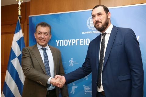 Μέτρα κατά της οπαδικής βίας: Ο Βρούτσης ενημερώνει Super League και ΕΣΑΚΕ για τον τρόπο λειτουργίας και παρακολούθησης των αθλητικών εγκαταστάσεων
