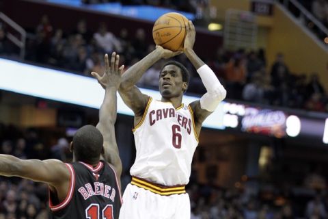 Cleveland Cavaliers' Manny Harris (6) shoots over Chicago Bulls' Ronnie Brewer (11) in an NBA basketball game Friday, March 2, 2012, in Cleveland. (AP Photo/Mark Duncan)