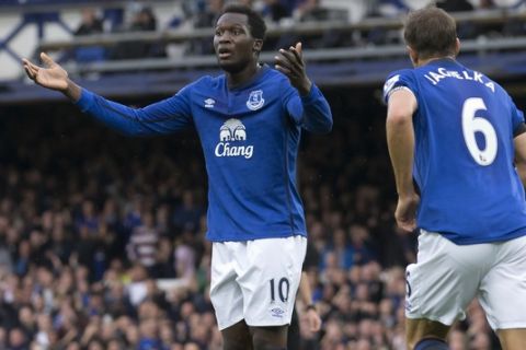 Everton's Romelu Lukaku reacts after a missed opportunity during his team's English Premier League soccer match against Chelsea at Goodison Park Stadium, Liverpool, England, Saturday Aug. 30, 2014. (AP Photo/Jon Super)  