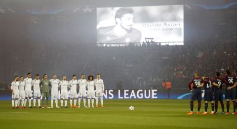 Players stand, during a minute of silence for Fiorentina player Davide Astori who died last Sunday, before the round of 16, 2nd leg Champions League soccer match between Paris Saint-Germain and Real Madrid at the Parc des Princes Stadium in Paris, Tuesday, March 6, 2018. (AP Photo/Francois Mori)