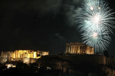 Fireworks explode over the temple of the Parthenon at the Acropolis hill to mark the New Year's celebrations, in Athens, Greece, Monday, Jan. 1, 2018. (AP Photo/Yorgos Karahalis)