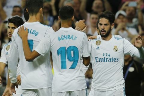 Real Madrid's Isco, right, celebrates with team mates after scoring the opening goal during a Spanish La Liga soccer match between Real Madrid and Espanyol at the Santiago Bernabeu stadium in Madrid, Spain, Sunday, Oct. 1, 2017. (AP Photo/Paul White)