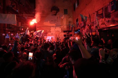 Νάπολι: Κάηκε η πόλη και το "Ντιέγκο Μαραντόνα" στο γκολ του Οσιμέν