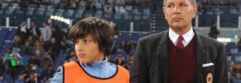 WCENTER 0XPLABVBDP                Serbian coach of AC Milan Sinisa Mihajlovic, with his son Dusan, before Italian Serie A soccer match, SS Lazio vs AC Milan, at the Olimpico stadium in Rome, Italy, 01 November 2015.               ANSA / MAURIZIO BRAMBATTI 