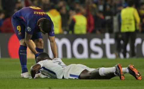 Barcelona's Luis Suarez, left comforts Chelsea's Antonio Ruediger after Chelsea's elimination during the Champions League round of sixteen second leg soccer match between FC Barcelona and Chelsea at the Camp Nou stadium in Barcelona, Spain, Wednesday, March 14, 2018. (AP Photo/Emilio Morenatti)