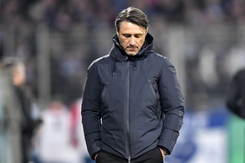 Bayern's head coach Niko Kovac walks in his coaching zone during the German soccer cup, DFB Pokal, second Round match between VfL Bochum and Bayern Munich in Bochum, Germany, Tuesday, Oct. 29, 2019. Top club Bayern defeated Bochum of the second Division only with a late 2-1, Kovac as manager is still under pressure. (AP Photo/Martin Meissner)