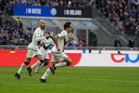 Ο Τζιάκομο Μποναβεντούρα της Φιορεντίνα πανυηγυρίζει γκολ που σημείωσε κόντρα στην Ίντερ για τη Serie A 2022-2023 στο "Τζιουζέπε Μεάτσα", Μιλάνο | Σάββατο 1 Απριλίου 2023