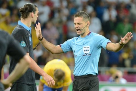 English forward Andy Carroll (L) argues with Slovenian referee Damir Skomina  during the Euro 2012 championships football match Sweden vs England on June 15, 2012 at the Olympic Stadium in Kiev.  AFP PHOTO / DAMIEN MEYER        (Photo credit should read DAMIEN MEYER/AFP/GettyImages)