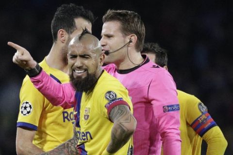 Barcelona's Arturo Vidal, left, leaves the pitch after receiving the red card during the Champions League, Round of 16, first-leg soccer match between Napoli and Barcelona, at the San Paolo Stadium in Naples, Italy, Tuesday, Feb. 25, 2020. (AP Photo/Andrew Medichini)