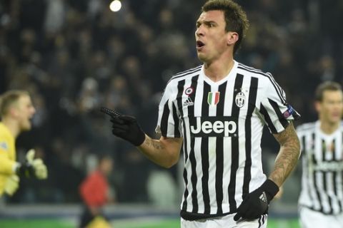 Juventus' forward from Croatia Mario Mandzukic celebrates after scoring during the UEFA Champions League football match Juventus vs Manchester City on November 25, 2015 at the Juventus Stadium in Turin.      AFP PHOTO / OLIVIER MORIN / AFP / OLIVIER MORIN        (Photo credit should read OLIVIER MORIN/AFP/Getty Images)