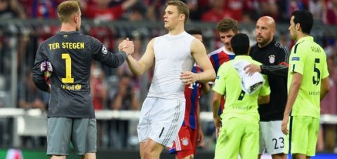 MUNICH, GERMANY - MAY 12:  Marc-Andre ter Stegen of Barcelona shakes hands with Manuel Neuer of Bayern Muenchen after  the UEFA Champions League semi final second leg match between FC Bayern Muenchen and FC Barcelona at Allianz Arena on May 12, 2015 in Munich, Germany.  (Photo by Matthias Hangst/Bongarts/Getty Images)