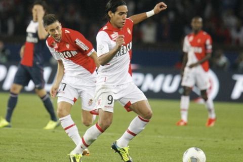 PARIS, FRANCE - SEPTEMBER 22:  Radamel Falcao of AS Monaco FC in action during the French League 1 between Paris Saint-Germain FC and AS Monaco FC, at Parc des Princes on September 22, 2013 in Paris, France.  (Photo by Xavier Laine/Getty Images)