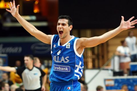 Ο "πρώην μπασκετμπολίστας" Νίκος Ζήσης