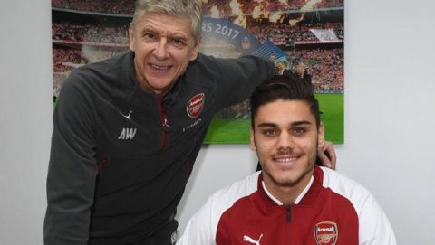ST ALBANS, ENGLAND - JANUARY 02:  New Arsenal signing Konstantinos Mavropanos with manager Arsene Wenger at London Colney on January 2, 2018 in St Albans, England.  (Photo by Stuart MacFarlane/Arsenal FC via Getty Images)