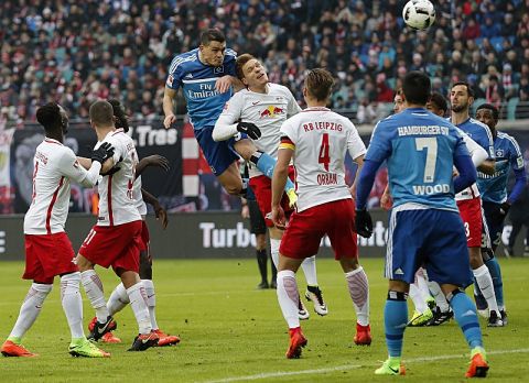 LEIPZIG, GERMANY - FEBRUARY 11:  Kyriakos Papadopoulos of Hamburger SV scores his team's first goal with a header during the Bundesliga match between RB Leipzig and Hamburger SV at Red Bull Arena on February 11, 2017 in Leipzig, Germany.  (Photo by Boris Streubel/Bongarts/Getty Images)