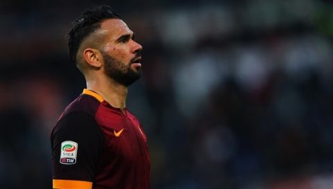 ROME, ITALY - NOVEMBER 29: Leandro Castan of AS Roma looks on during the Serie A match between AS Roma and Atalanta BC at Stadio Olimpico on November 29, 2015 in Rome, Italy.  (Photo by Paolo Bruno/Getty Images)