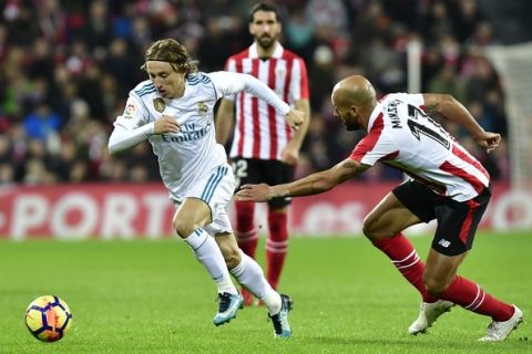 Athletic Bilbao's Mikel Rico, right, duels for the ball with Real Madrid's Luka Modric during the Spanish La Liga soccer match between Athletic Bilbao and Real Madrid at San Mames stadium, in Bilbao, northern Spain, Saturday, Dec. 2, 2017. (AP Photo/Alvaro Barrientos)