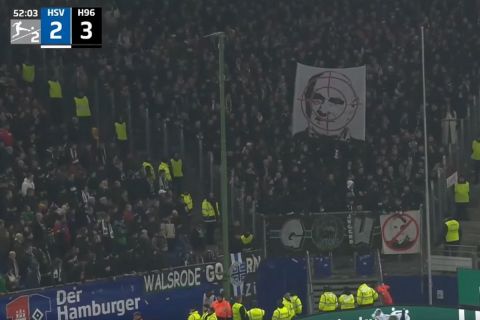 Αμβούργο - Ανόβερο: Διακοπή μισής ώρας στο ματς, λόγω πανό που απειλούσε τον πρόεδρο των φιλοξενούμενων