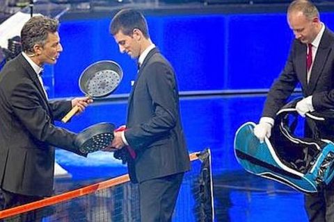 Rosario Fiorello durante il suo show ''Ilpiugrandespettacolodopoilweekend'' insieme al campione di tennis Novak Djokovic nello Studio Cinque di Cinecitta' a Roma, oggi 14 novembre 2011. ANSA/CLAUDIO PERI