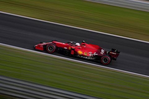 Ο Σαρλ Λεκλέρ της Ferrari σε στιγμιότυπο των πρώτων ελεύθερων δοκιμών του GP Κωνσταντινούπολης 2021 στο "Intercity Istanbul Park" | Παρασκευή 8 Οκτωβρίου 2021