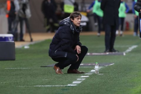 Ο προπονητής της ΑΕΚ, Ματίας Αλμέιδα, σε στιγμιότυπο της αναμέτρησης με τον Βόλο για τη Stoiximan Super League 2023-2024 στην "OPAP Arena" | Τετάρτη 3 Ιανουαρίου 2024