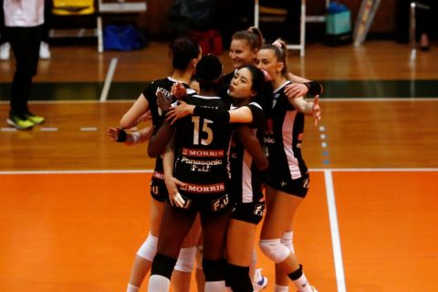 Volley League γυναικών: Ο ΠΑΟΚ νίκησε τον Παναθηναϊκό και έκανε δώρο την πρωτιά στον Ολυμπιακό