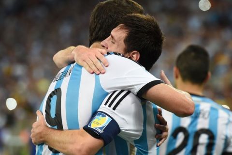 RIO DE JANEIRO, BRAZIL - JUNE 15:  Gonzalo Higuain of Argentina and Lionel Messi celebrate defeating Bosnia Herzegovina 2-1 in the 2014 FIFA World Cup Brazil Group F match between Argentina and Bosnia-Herzegovina at Maracana on June 15, 2014 in Rio de Janeiro, Brazil.  (Photo by Matthias Hangst/Getty Images)