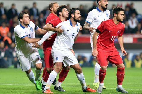 Πίσω στιβαρή, μπροστά ακίνδυνη η Εθνική στο 0-0 με την Τουρκία