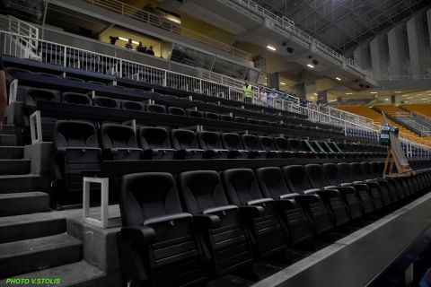 Μαύρα καθίσματα έχουν τοποθετηθεί πλέον στα επίσημα του ΟΑΚΑ 