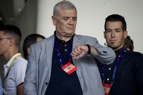 Ο Δημήτρης Μελισσανίδης στην εξέδρα του ΟΑΚΑ σε αναμέτρηση της ΑΕΚ